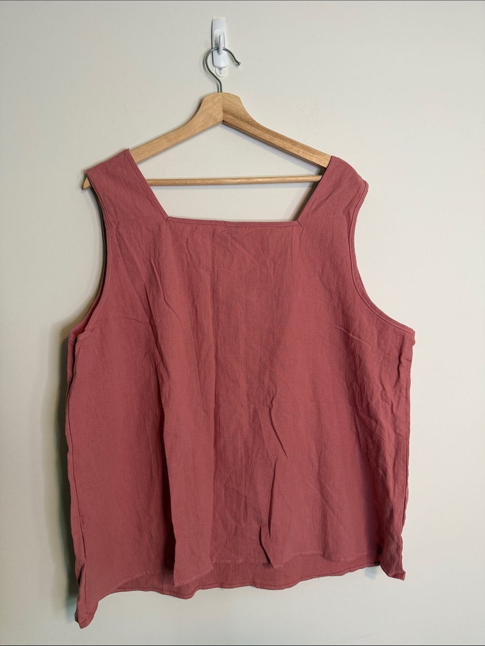 SHEIN Square-Neck Sleeveless Tank in Rose - Picture 3 of 3